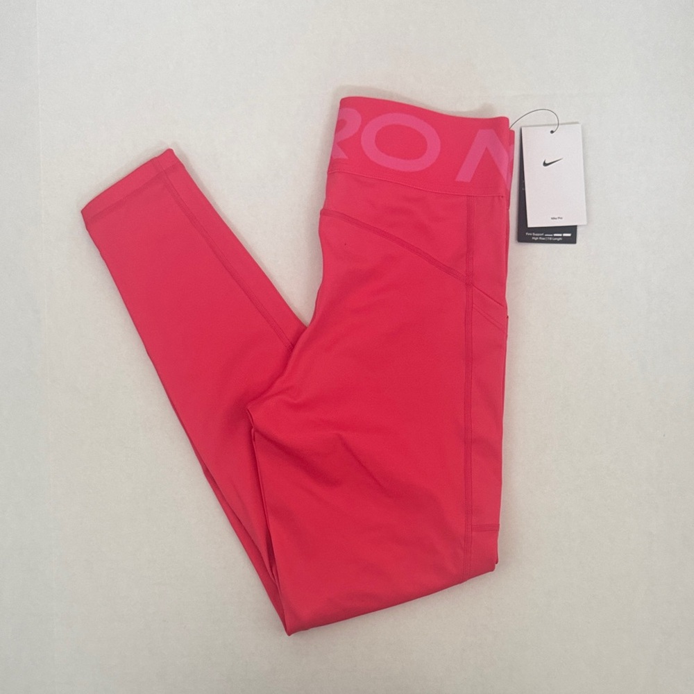 Nike women Bright Pink Leggings